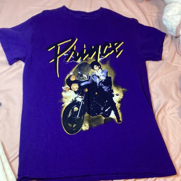 Tops - Graphic Tees, Many different colors, all tees are size small